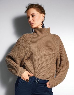 Пуловер грубой вязки с воротником-стойкой