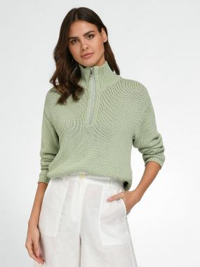 Пуловер с воротником